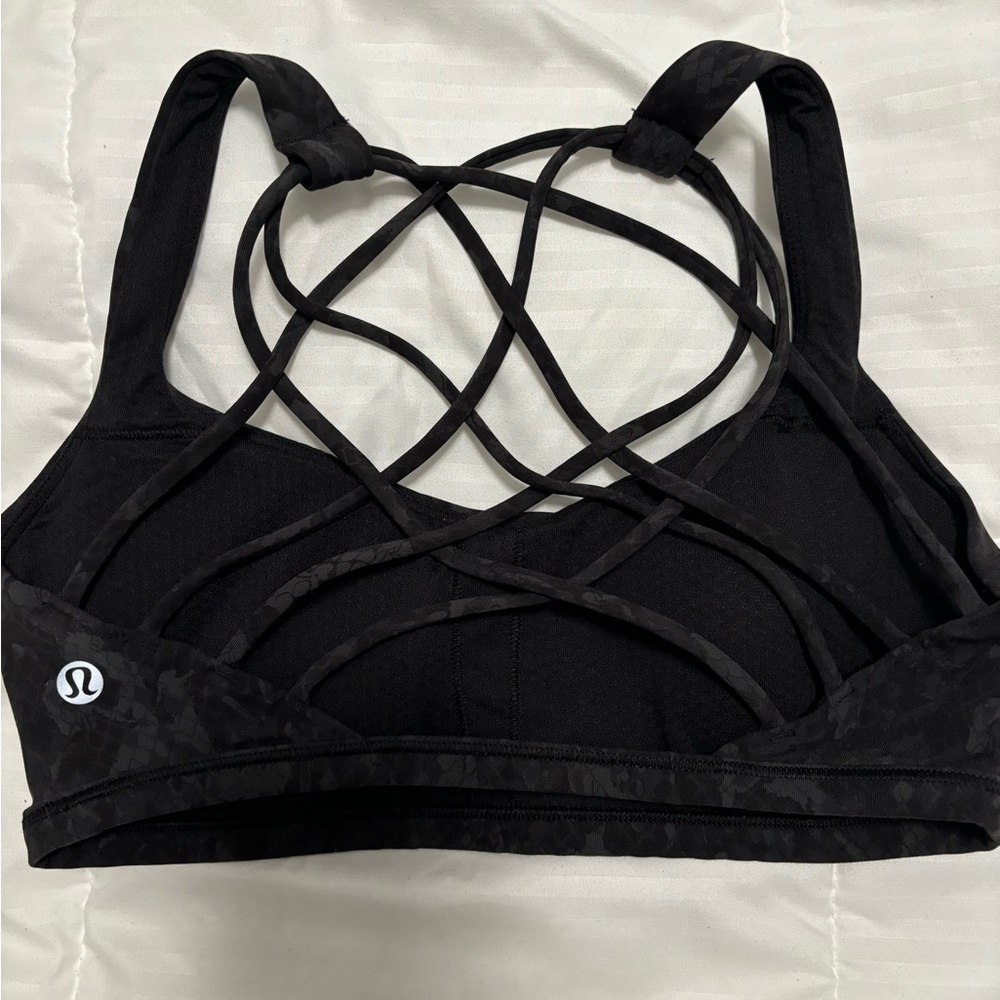 Lululemon free to be bra